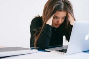 Business user in Qatar stressed after losing important data on laptop