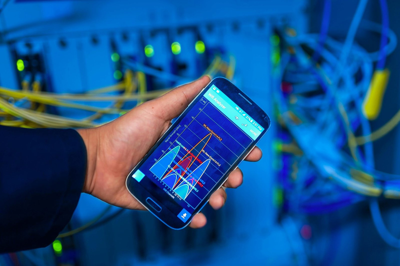 WiFi signal analysis showing interference and network performance in Qatar